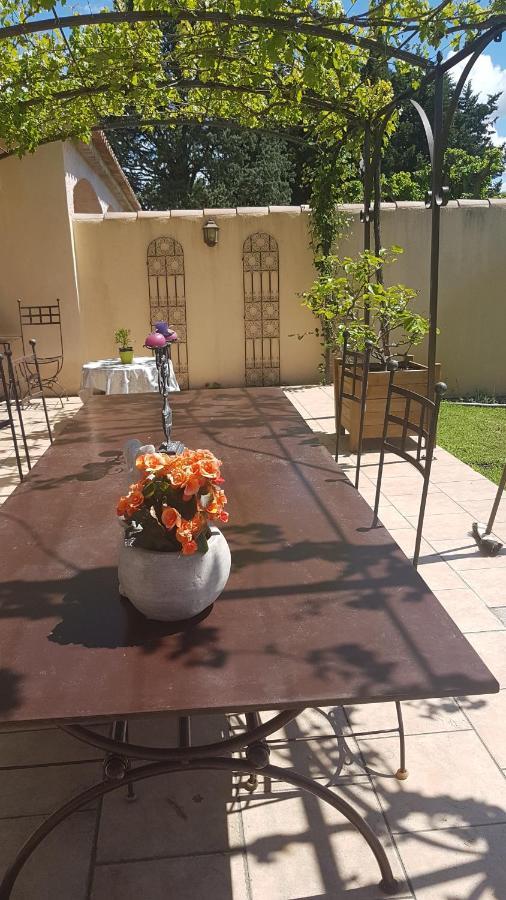 Fleur De Garance Bed & Breakfast Le Thor Luaran gambar
